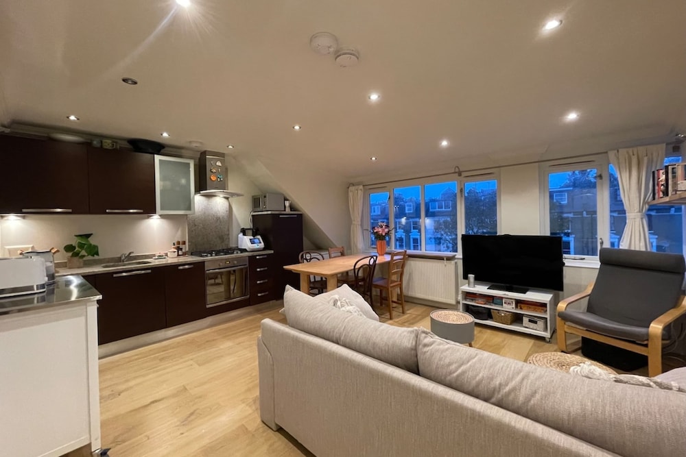 Cute Top Floor Flat - Canonbury!