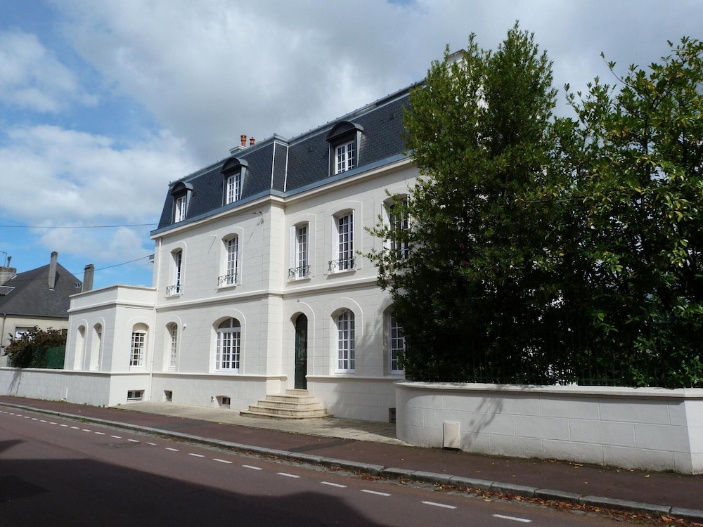 Comfortable Apartment in the Elegant Manor House