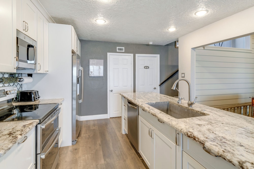 Boat & Fish: Gem w/ Water Views on Lake Livingston
