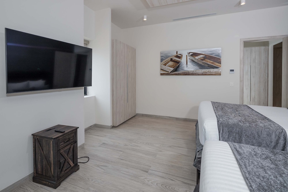 Waves Views Luxury 3BR Oceanfront Condo