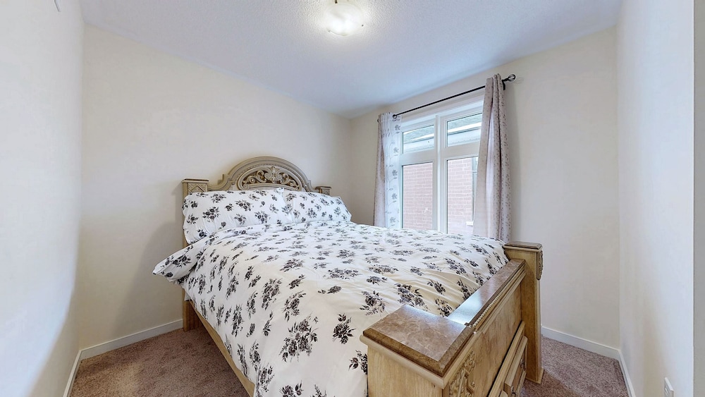 Modern 3-bedroom Oshawa Home