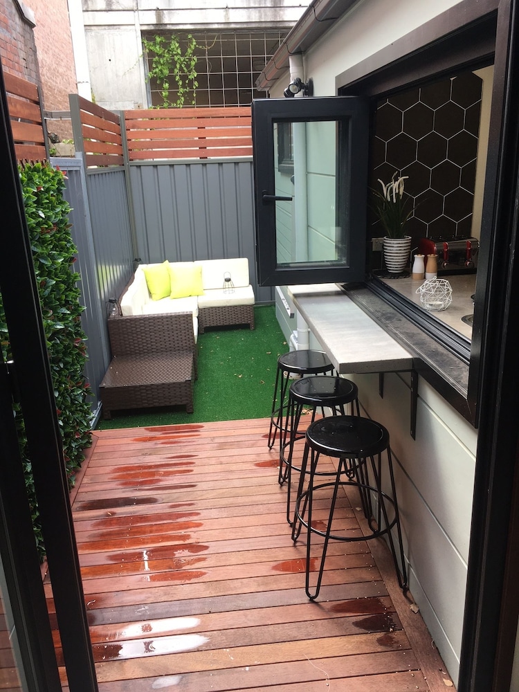 Hotel UNIQUE - New York Loft Style Townhouse - Image 1