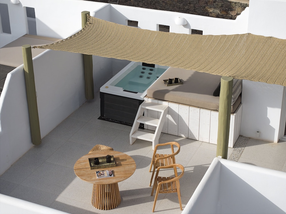 Artemis Seaside Resort