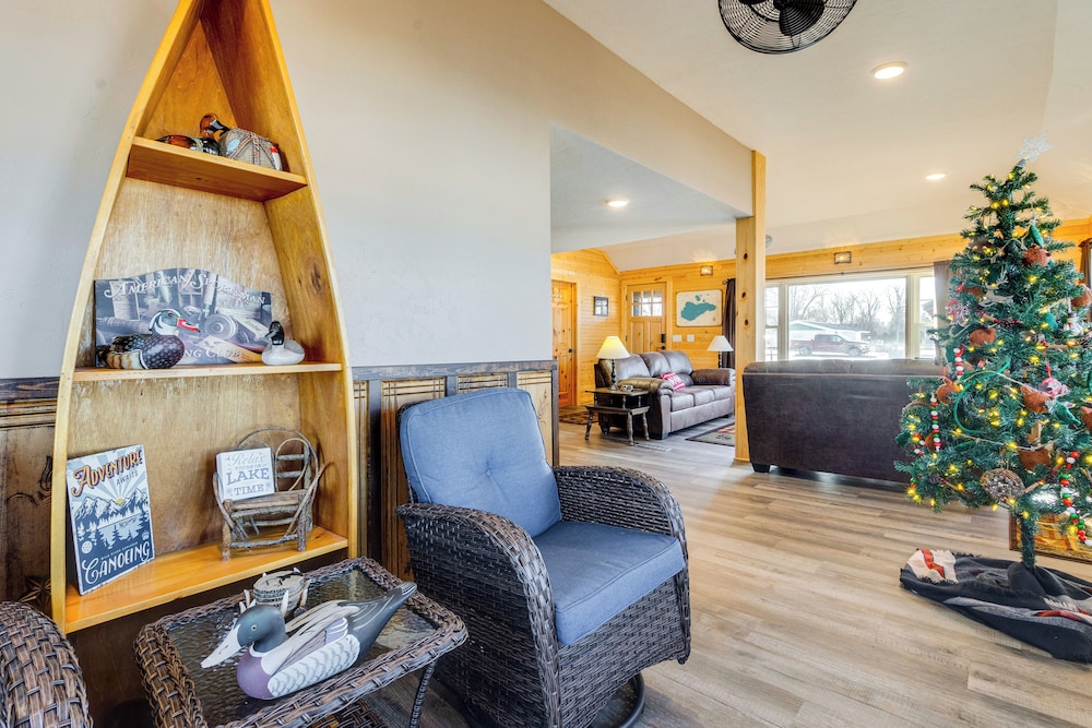 Lakefront Cabin w/ Shared Beach in Cecil!