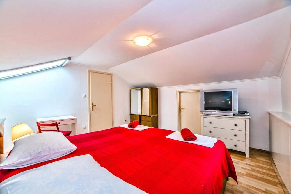 Apartments Paliaga view 4