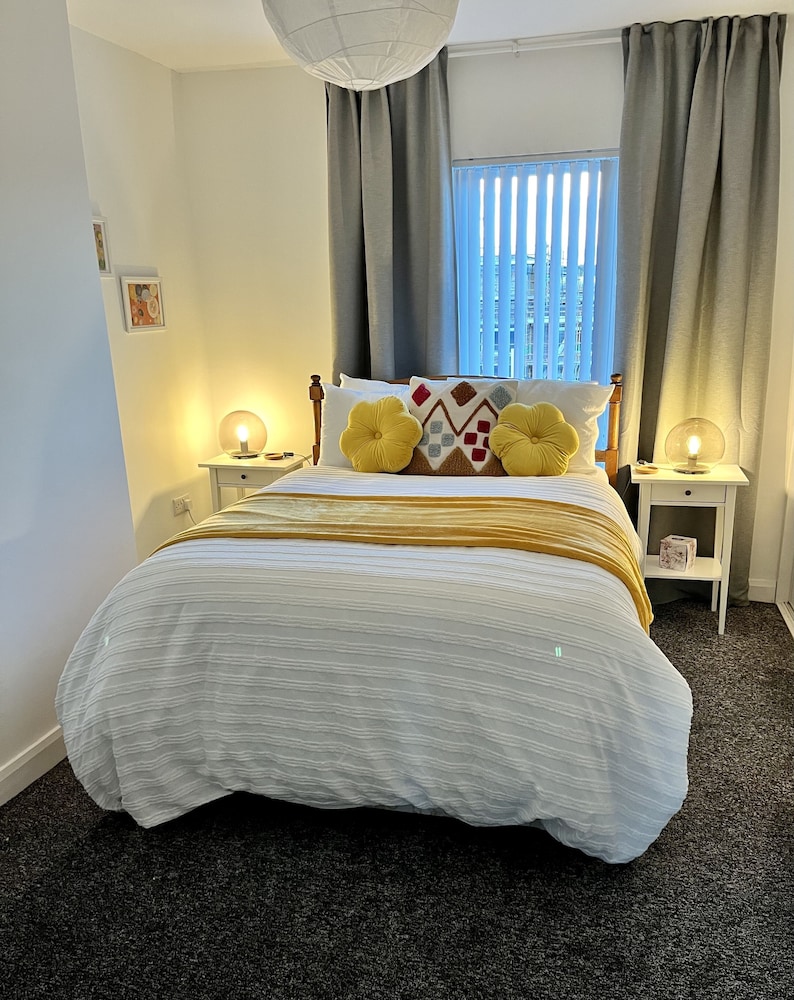 Cosy 2-bed House Close to Belfast City Centre view 2