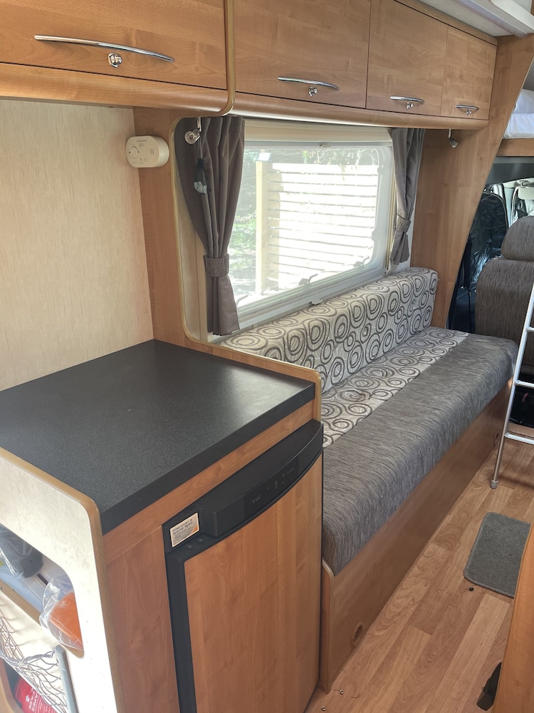 Captivating 2 bed Motorhome in Wareham view 4
