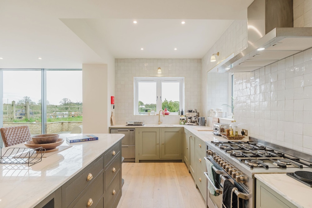 Mulberry Cottage 5BD in Wiltshire