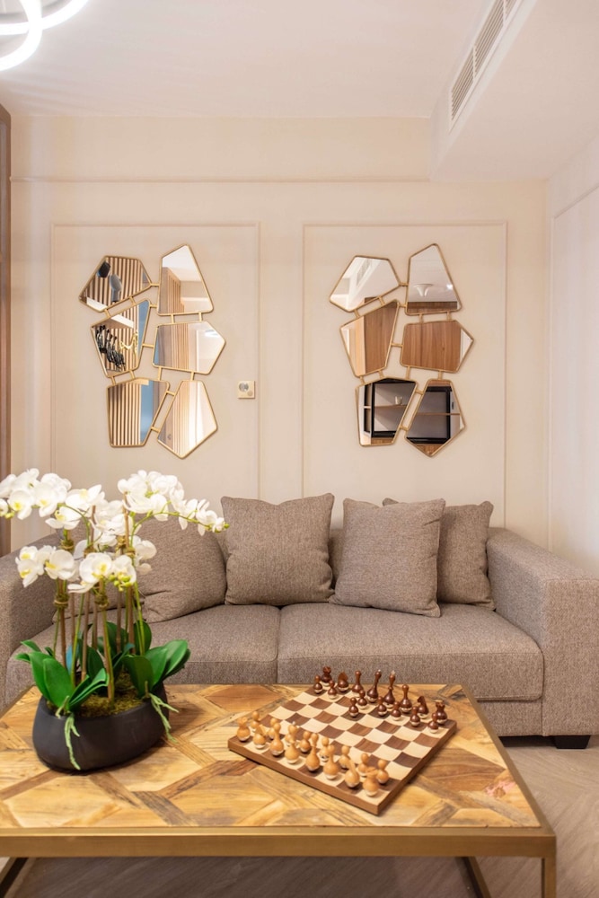 Nasma Luxury Stays- BLVD Central Podium