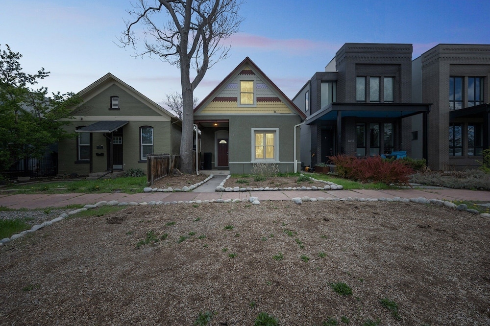 Stylish 2-story Home - Perfect Denver Location 2 Bedroom Home