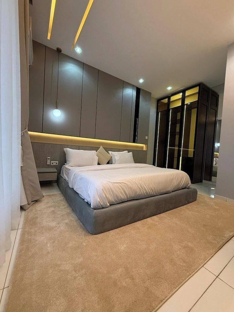 Deluxe Haven Apartment