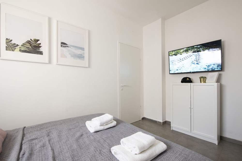 AirTLV Comfortable 3 BDRM in Old North view 3