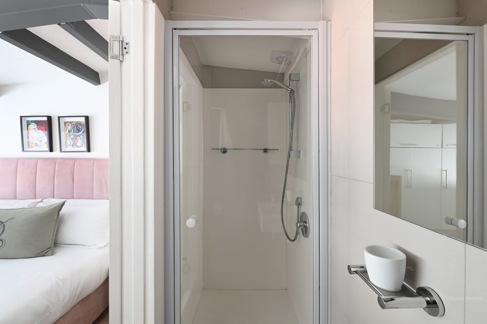 Two Bed Table Mountain Views Central