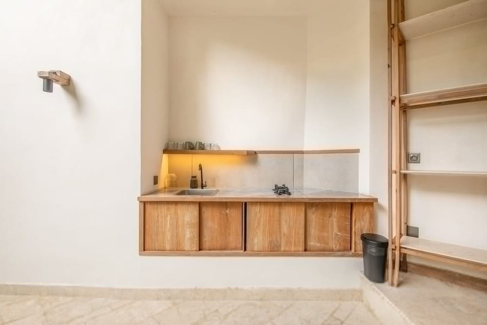 BA Villa 9 1 BR Villa 800m to Echo bea Elegant 1-br Villa With Pool 800m to Echo Beach