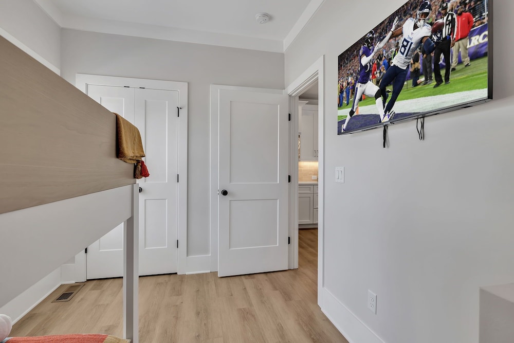 Soprano-private Rooftop-gr8 Walking Location