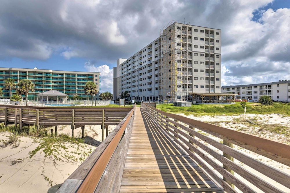 Relaxing Gulf Shores Condo w/ Beach-view Balcony view 5