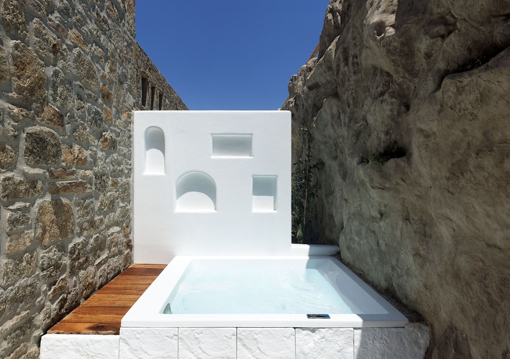 WhiteArt Suites