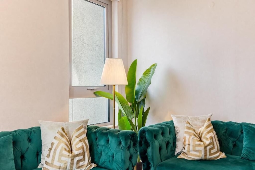 Durrani Homes - Modern Living 3br with Burj Khalifa and Fountain View - third room without partition