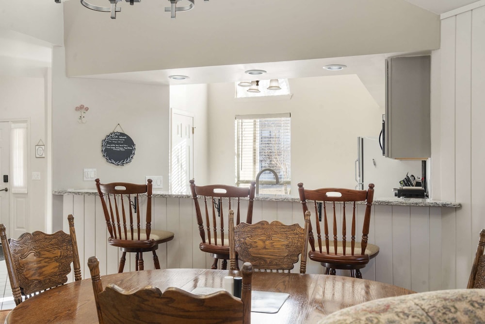 The Cozy Retreat Stay for 10!