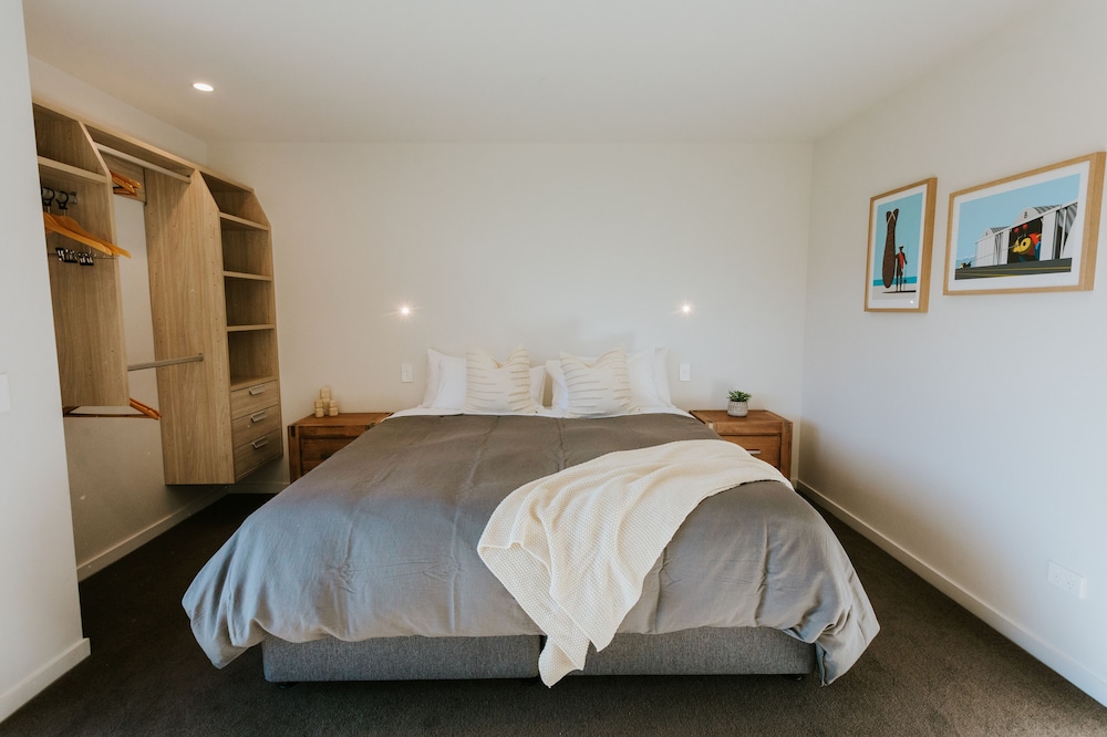 Wanaka Vacations - On The Rocks - Spacious - Property Image 4