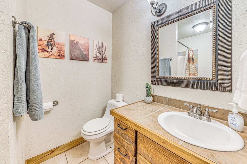 Hot Tub Haven w/ Game Room & Grill in Ruidoso!