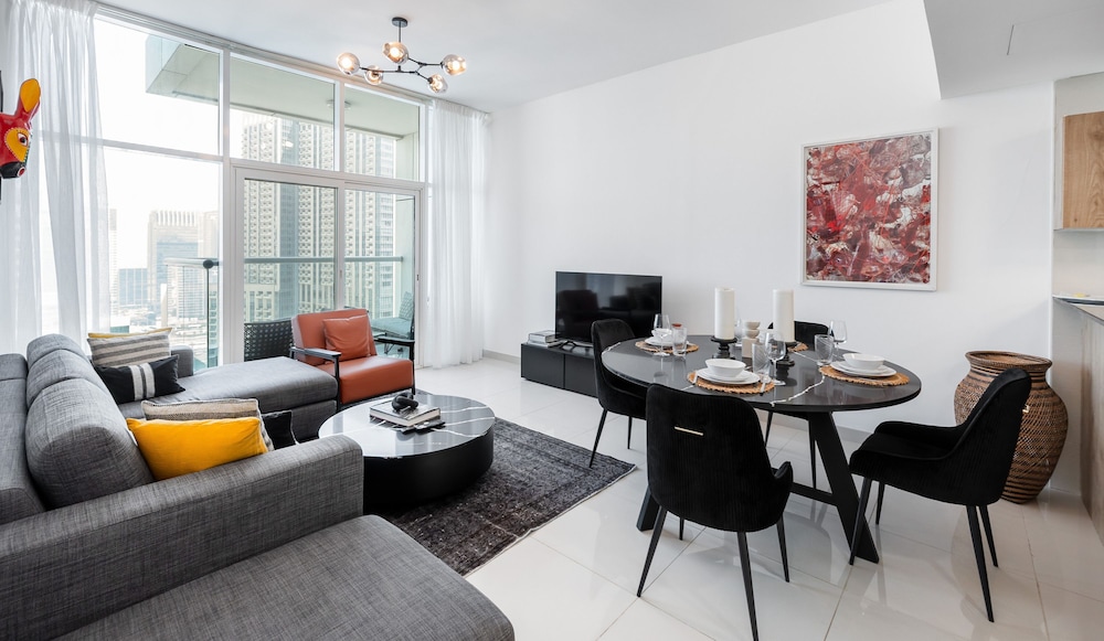 Premium 2BR Apt w Marina Views