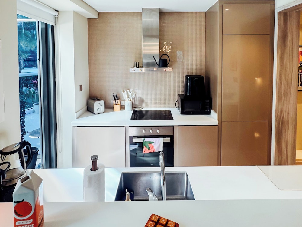 Grapeful Stay – Luxury Hostel Paramount Tower Business Bay
