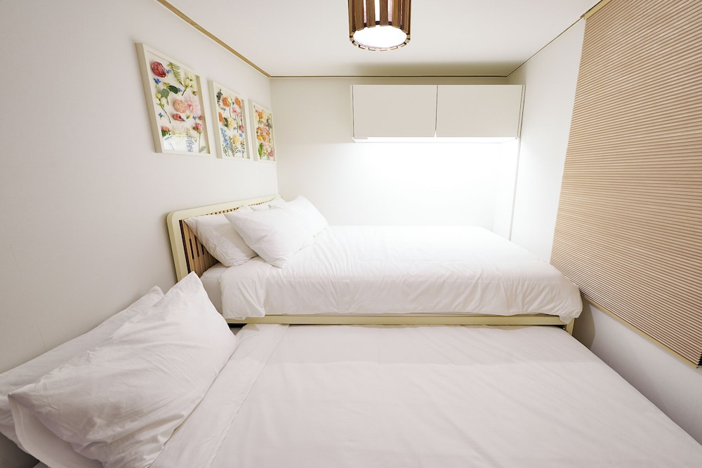 SA Tailored Serviced Home near Metro