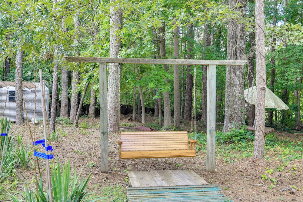 5 Mi to Trilith Studios: Apt w/ Furnished Pergola