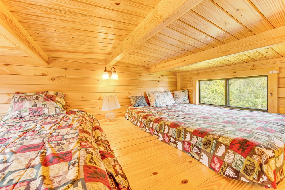 5 Mi to Susquehanna Boating! Secluded Log Cabin