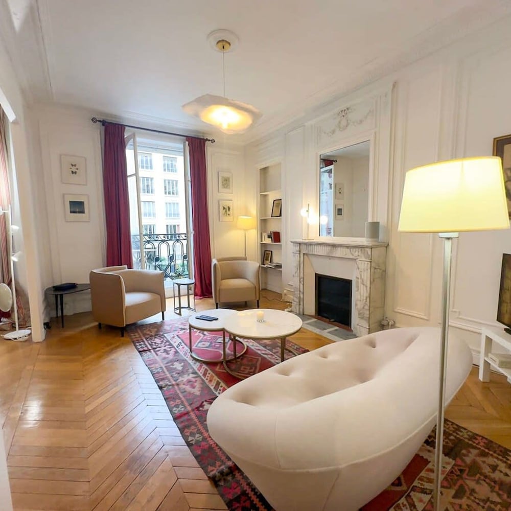 Chic Grenelle 3 Bedroom Apartment in Paris