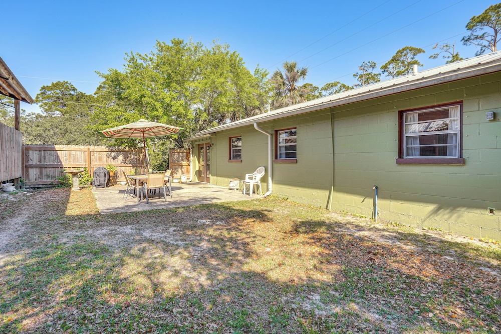 Walk to Beach: Cozy Port St Joe Getaway w/ Yard