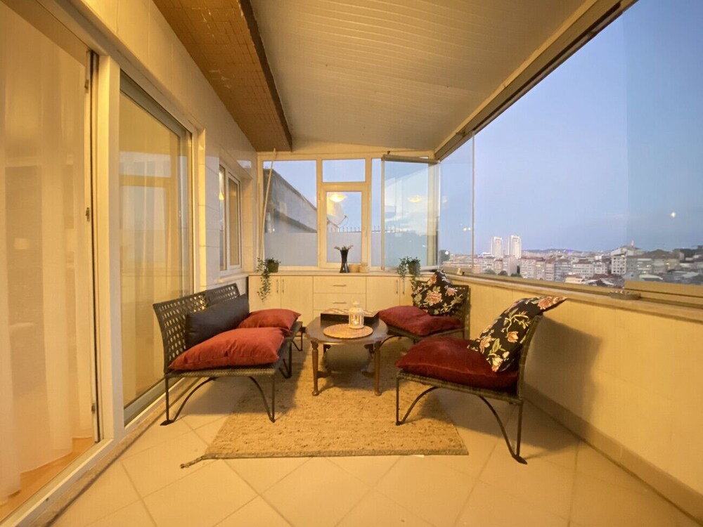 Missafir Sleek Flat in Nisantasi With Terrace
