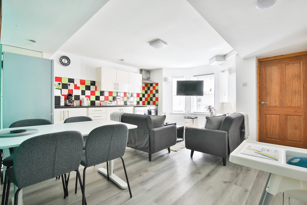 2 Bed Apartment Near Cardiff Bay