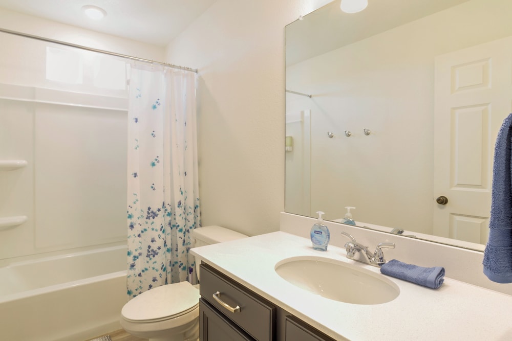 9 Mi to Airport: Pet-friendly Aurora Home w/ Deck