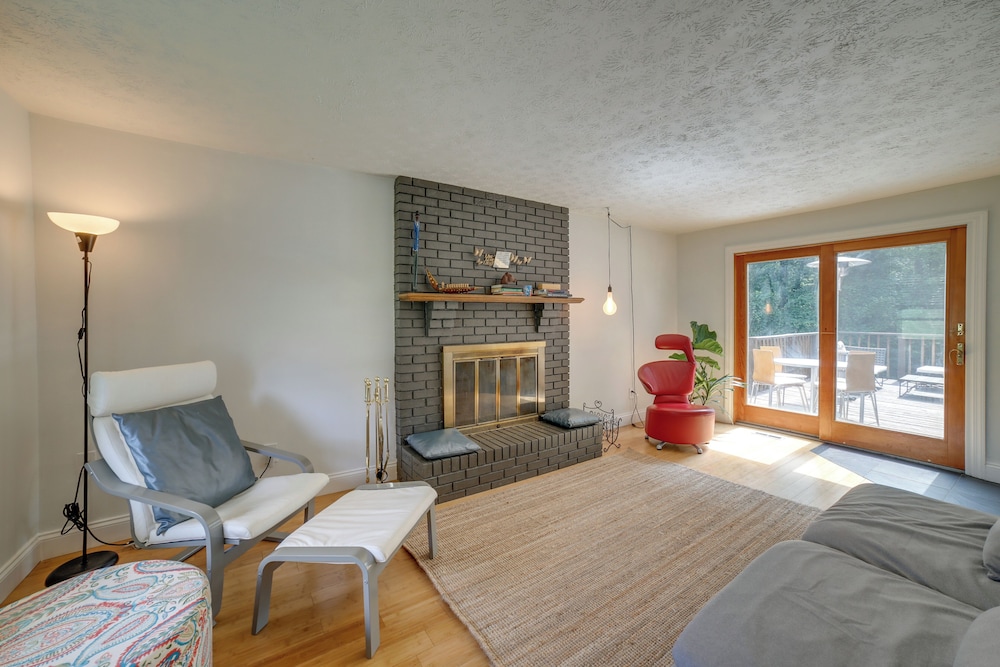 Charming Vacation Rental: 15 Mi to Pittsburgh - Property Image 34