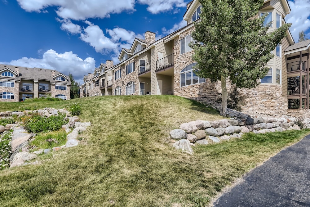New Listing! Beautiful Frisco Condo With Lake Views! 2 Bedroom Condo by RedAwning