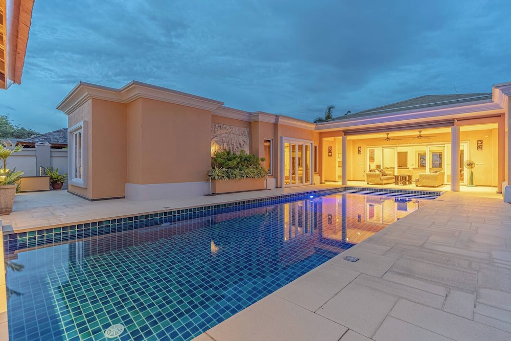 Tropical Luxury 4BR Pool Villa w Game Area