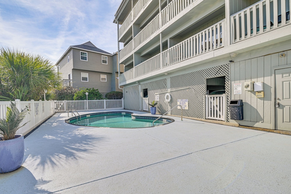 Oceanfront Condo w/ Pool Access in Surfside Beach!