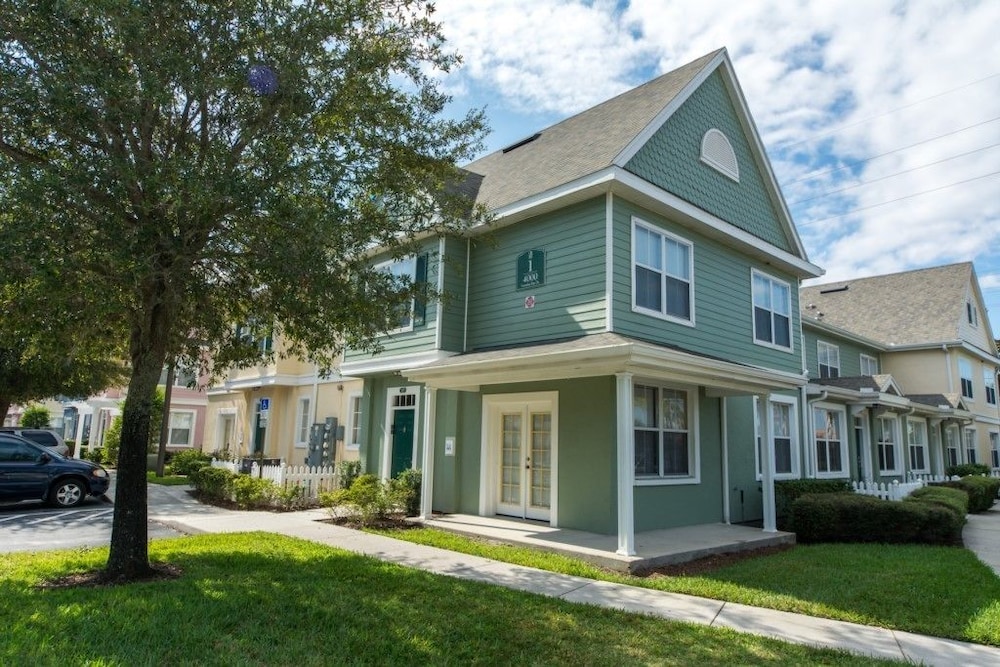 Hotel Apartment & Town Homes Close to Disney - Image 1