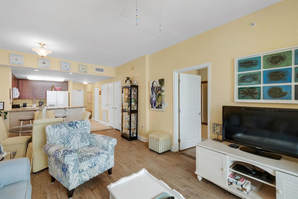 Aqua Resort 706
