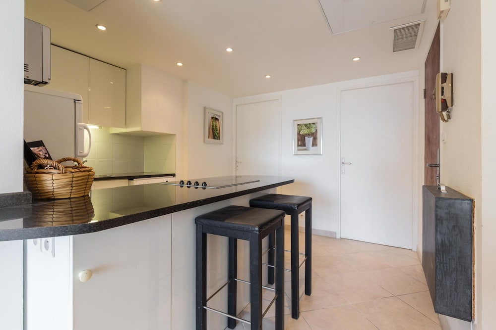Modern 3 Bedroom 3 Bathroom Apartment for Rent Near Cannes Old Town Walking Distance to Palais - 2000