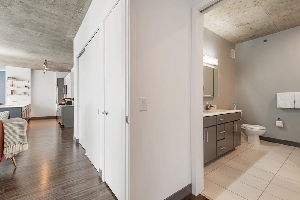 Designer Combo The Loop 2x 3BR Group Stay Views