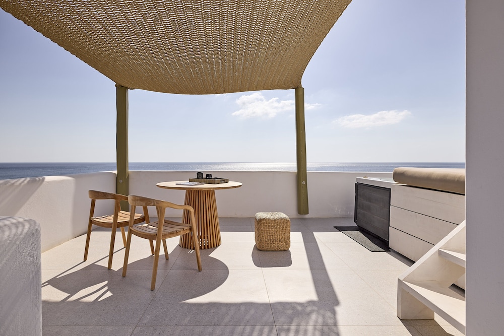 Artemis Seaside Resort