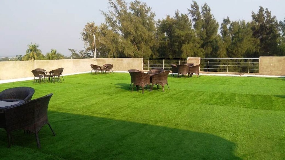 Hotel Sea N Sand - Berries Group view 4