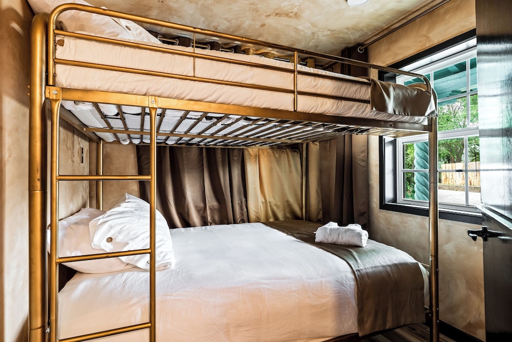 LUXX LODGE Glamping and Taos RV Park