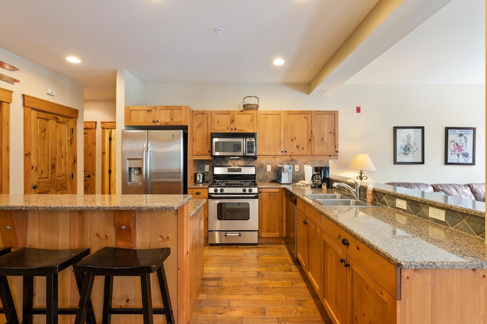 6516 Settlers Creek 2 Bedroom Condo by RedAwning view 5