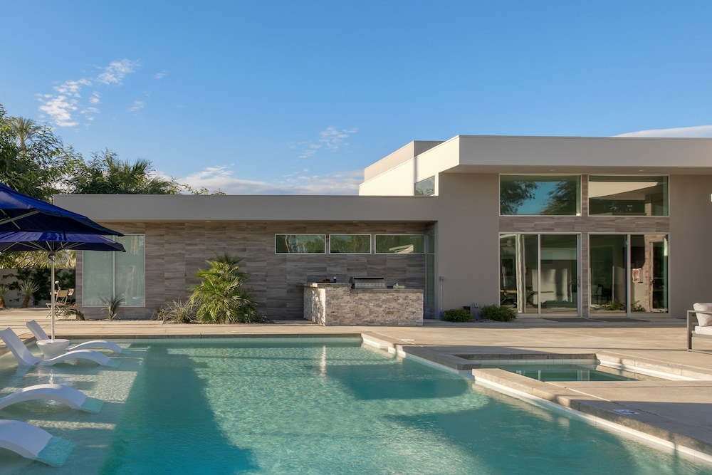 Polo Villa 7 by Avantstay Features Entertainer s Backyard Game Room 260316 5 Bedrooms