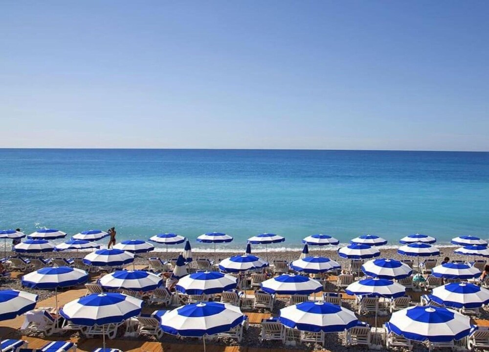 Apartment With Spacious Terrace