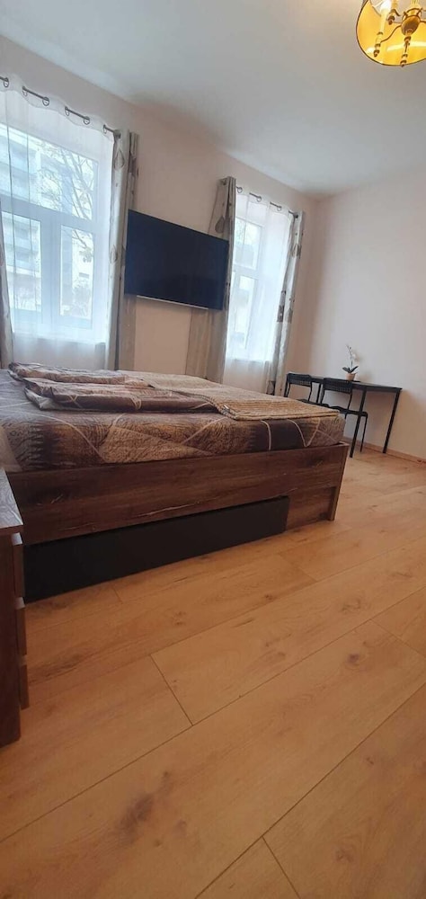 Group Stay 3 Apts Near Enkplatz